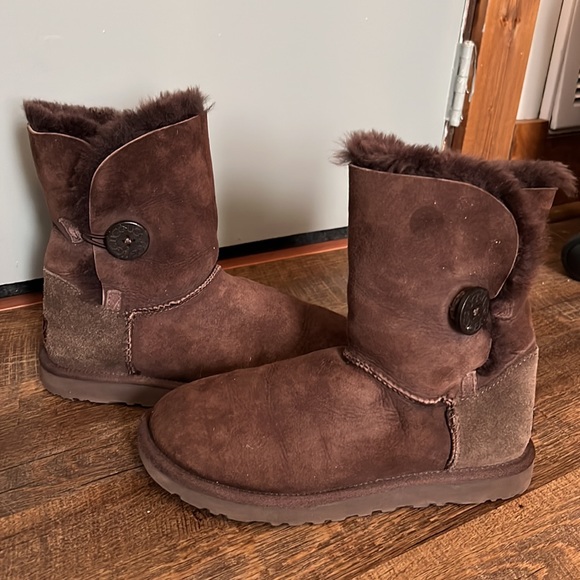UGG Bailey Button Women Brown Boot | Size 7 - Picture 11 of 11